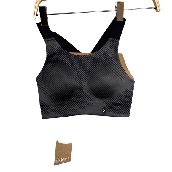 New On Running Performance Graphic Bra in Black XXS D-DD Cup - Picture 2 of 7